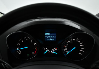 Подержанный автомобиль Ford Kuga 2017 года (19 фото)