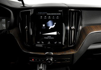 Подержанный автомобиль Volvo XC60 2019 года (17 фото)