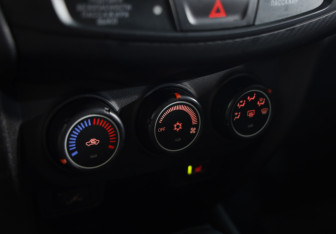 Подержанный автомобиль Mitsubishi ASX 2014 года (13 фото)