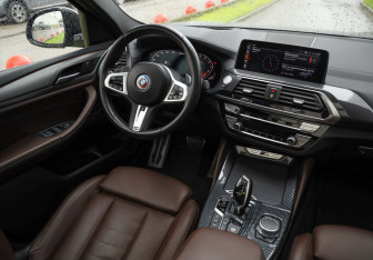 Подержанный автомобиль BMW X4 2021 года (11 фото)