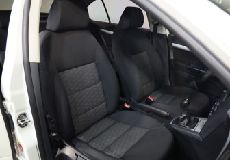 Подержанный автомобиль Skoda Octavia Liftback 2011 года (16 фото)