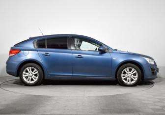 Подержанный автомобиль Chevrolet Cruze Hatchback 2013 года (4 фото)