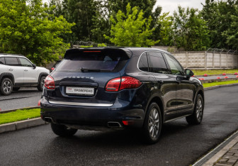 Подержанный автомобиль Porsche Cayenne 2013 года (6 фото)