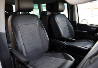 Подержанный автомобиль Volkswagen Multivan 2020 года (26 фото)