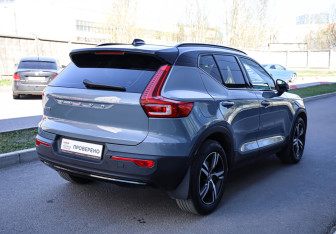 Подержанный автомобиль Volvo XC40 2021 года (4 фото)