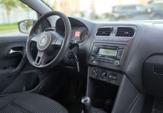 Подержанный автомобиль Volkswagen Polo Sedan 2011 года (12 фото)