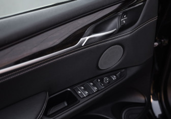 Подержанный автомобиль BMW X5 2017 года (25 фото)