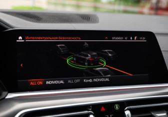 Подержанный автомобиль BMW X5 2021 года (18 фото)