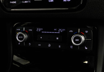 Подержанный автомобиль Volkswagen Touareg 2017 года (15 фото)