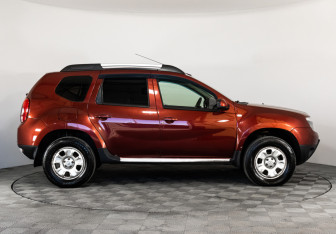 Подержанный автомобиль Renault Duster 2014 года (4 фото)