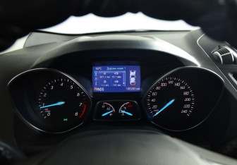 Подержанный автомобиль Ford Kuga 2016 года (11 фото)