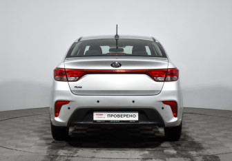 Подержанный автомобиль Kia Rio Sedan 2018 года (6 фото)