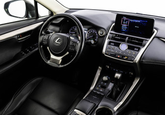 Подержанный автомобиль Lexus NX 2020 года (21 фото)