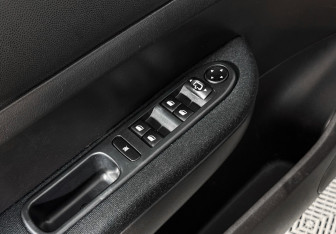 Подержанный автомобиль Peugeot 307 Hatchback 2005 года (10 фото)