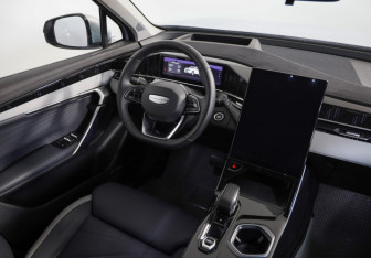 Подержанный автомобиль Geely Atlas 2024 года (8 фото)