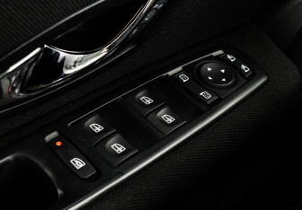 Подержанный автомобиль Renault Fluence 2014 года (14 фото)