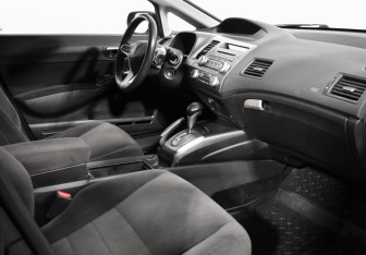 Подержанный автомобиль Honda Civic Sedan 2008 года (12 фото)