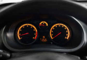 Подержанный автомобиль Opel Corsa 2013 года (11 фото)
