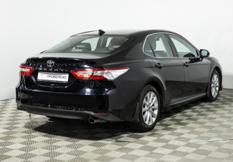 Подержанный автомобиль Toyota Camry Sedan 2021 года (5 фото)