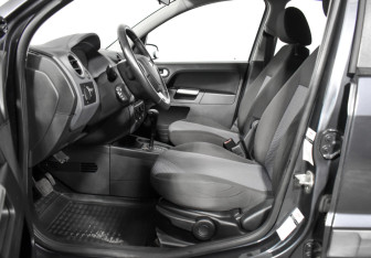 Подержанный автомобиль Ford Fusion 2008 года (10 фото)