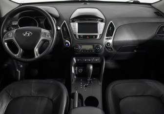 Подержанный автомобиль Hyundai ix35 2012 года (14 фото)
