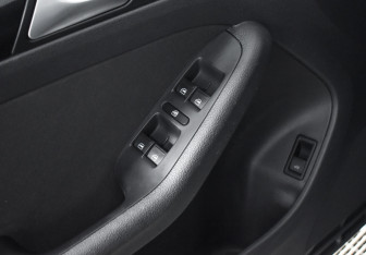 Подержанный автомобиль Volkswagen Jetta Sedan 2014 года (10 фото)