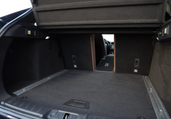 Подержанный автомобиль Jaguar F-Pace 2017 года (32 фото)