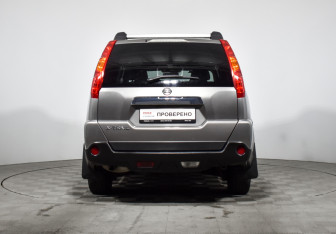 Подержанный автомобиль Nissan X-Trail 2007 года (6 фото)