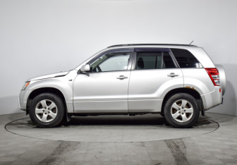Подержанный автомобиль Suzuki Grand Vitara 2007 года (8 фото)