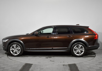Подержанный автомобиль Volvo V90 Cross Country 2019 года (8 фото)