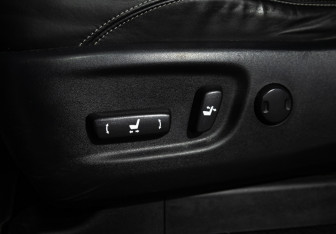 Подержанный автомобиль Toyota Land Cruiser Prado 2015 года (20 фото)