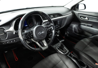 Подержанный автомобиль Kia Rio Hatchback 2020 года (11 фото)