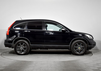 Подержанный автомобиль Honda CR-V 2011 года (4 фото)