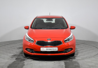 Подержанный автомобиль Kia Ceed Hatchback 2015 года (2 фото)