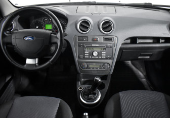 Подержанный автомобиль Ford Fusion 2008 года (13 фото)