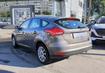 Подержанный автомобиль Ford Focus Hatchback 2015 года (6 фото)