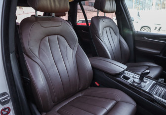 Подержанный автомобиль BMW X5 2017 года (32 фото)