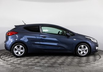 Подержанный автомобиль Kia Ceed Hatchback 2013 года (4 фото)