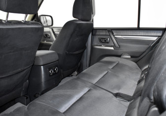 Подержанный автомобиль Mitsubishi Pajero 2013 года (4 фото)