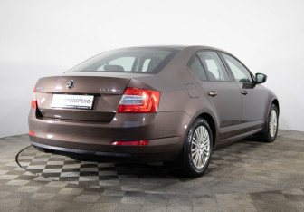 Подержанный автомобиль Skoda Octavia Liftback 2014 года (5 фото)