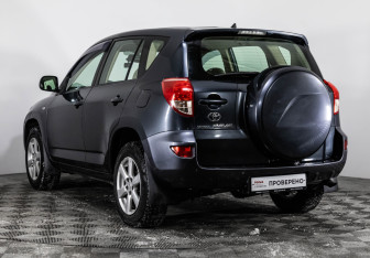Подержанный автомобиль Toyota RAV4 2006 года (7 фото)