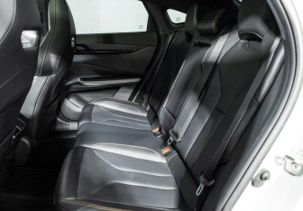 Подержанный автомобиль Changan UNI-V 2024 года (10 фото)