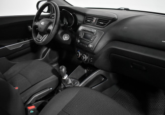 Подержанный автомобиль Kia Rio Sedan 2013 года (14 фото)