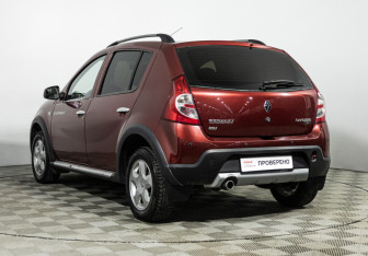 Подержанный автомобиль Renault Sandero 2011 года (7 фото)