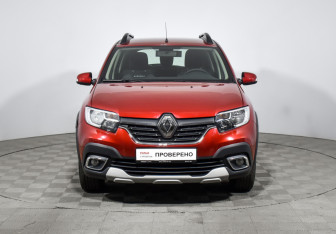 Подержанный автомобиль Renault Sandero 2018 года (2 фото)