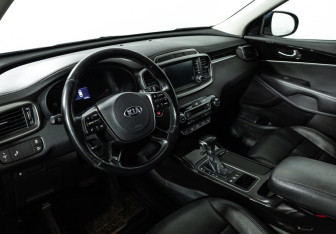 Подержанный автомобиль Kia Sorento 2018 года (11 фото)