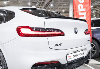 Подержанный автомобиль BMW X4 2020 года (17 фото)