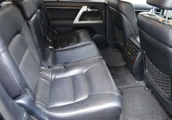 Подержанный автомобиль Toyota Land Cruiser Suv 2012 года (11 фото)