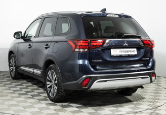 Подержанный автомобиль Mitsubishi Outlander 2019 года (7 фото)