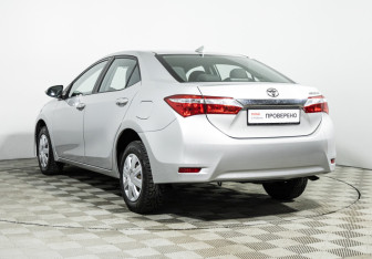 Подержанный автомобиль Toyota Corolla Sedan 2018 года (7 фото)